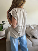 Cargar imagen en el visor de la galería, Polera Tachitas