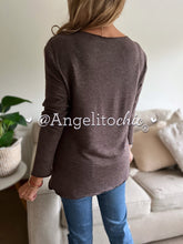 Cargar imagen en el visor de la galería, Polera básica tres corazones- AngelitoChic