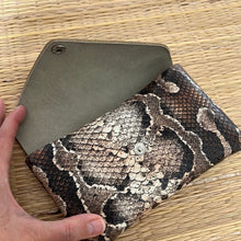 Cargar imagen en el visor de la galería, Riñoneras Cuero Print - AngelitoChic