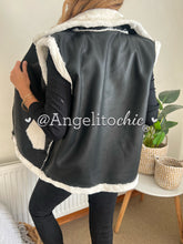 Cargar imagen en el visor de la galería, Chaqueta ecocuero sin mangas Laura - AngelitoChic 
