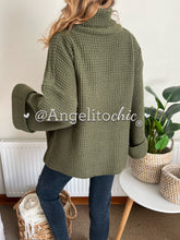 Cargar imagen en el visor de la galería, Sweater tejido Olivia
