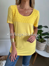 Cargar imagen en el visor de la galería, Polera broderi Francisca
