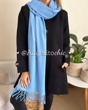 Cargar imagen en el visor de la galería, Bufanda cashmere suave azul cielo
