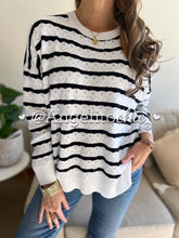 Cargar imagen en el visor de la galería, Sweater básico rayas blanco/negro
