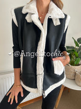 Cargar imagen en el visor de la galería, Chaqueta ecocuero sin mangas Laura - AngelitoChic 
