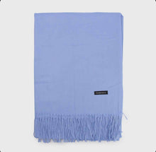 Cargar imagen en el visor de la galería, Bufanda cashmere suave azul cielo
