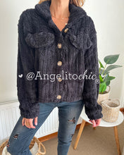 Cargar imagen en el visor de la galería, Chaqueta peludita María - AngelitoChic 
