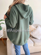 Cargar imagen en el visor de la galería, Abrigo tejido Juliana-AngelitoChic
