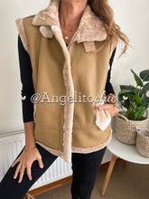 Cargar imagen en el visor de la galería, Chaqueta ecocuero sin mangas Laura - AngelitoChic 

