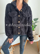 Cargar imagen en el visor de la galería, Chaqueta peludita María - AngelitoChic 
