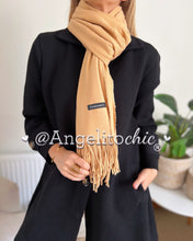 Cargar imagen en el visor de la galería, Bufanda cashmere suave beige
