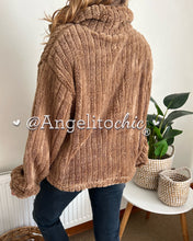 Cargar imagen en el visor de la galería, Chaqueta peludita María - AngelitoChic 
