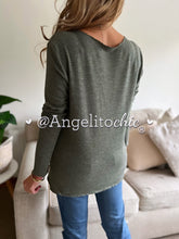 Cargar imagen en el visor de la galería, Polera básica tres corazones- AngelitoChic
