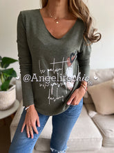 Cargar imagen en el visor de la galería, Polera básica tres corazones- AngelitoChic
