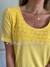 Cargar imagen en el visor de la galería, Polera broderi Francisca
