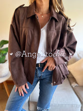 Cargar imagen en el visor de la galería, Chaqueta simil gamuza Atenea-AngelitoChic 
