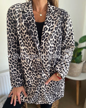 Cargar imagen en el visor de la galería, Blazer print Anahita - AngelitoChic
