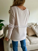Cargar imagen en el visor de la galería, Polera básica tres corazones- AngelitoChic
