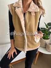 Cargar imagen en el visor de la galería, Chaqueta ecocuero sin mangas Laura - AngelitoChic 
