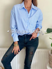 Cargar imagen en el visor de la galería, Blusa celeste a rayas
