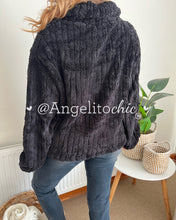 Cargar imagen en el visor de la galería, Chaqueta peludita María - AngelitoChic 
