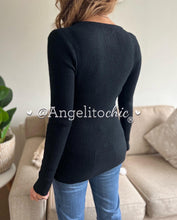 Cargar imagen en el visor de la galería, Polera Básica botoncitos - AngelitoChic
