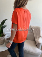 Cargar imagen en el visor de la galería, Blusa Satin Ana - AngelitoChic
