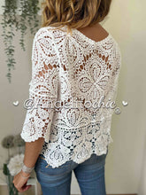 Cargar imagen en el visor de la galería, Blusita Michelle - AngelitoChic
