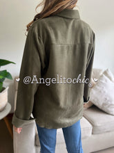 Cargar imagen en el visor de la galería, Blusa símil gamuza Aylin
