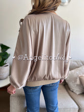 Cargar imagen en el visor de la galería, Blusa bomber Emily
