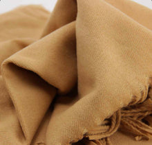 Cargar imagen en el visor de la galería, Bufanda cashmere suave beige
