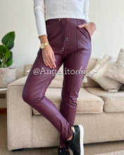 Cargar imagen en el visor de la galería, Joggers ecocuero - AngelitoChic
