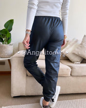 Cargar imagen en el visor de la galería, Joggers ecocuero - AngelitoChic
